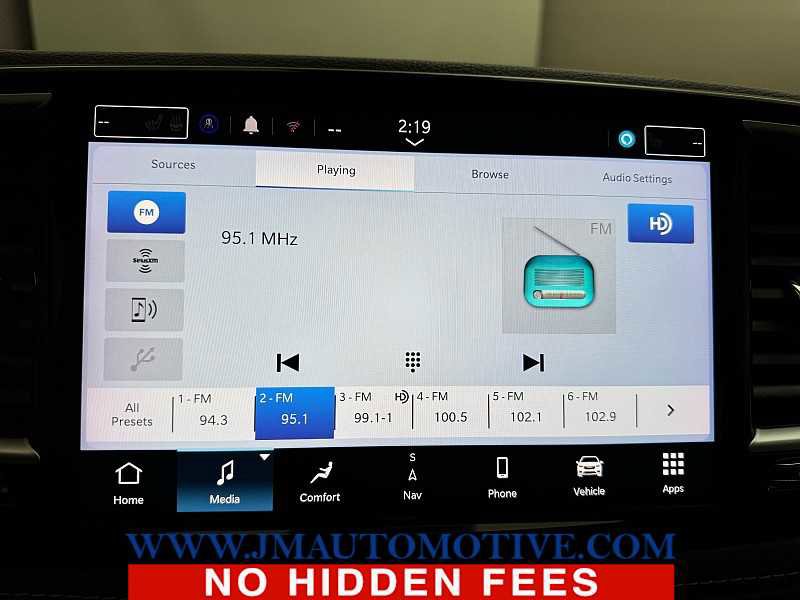 Used 2023 Chrysler Pacifica Limited image 25