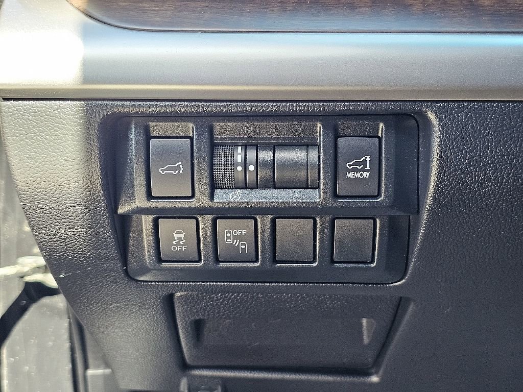 Used 2017 Subaru Outback 3.6R Limited w/ Popular Package #5 image 29