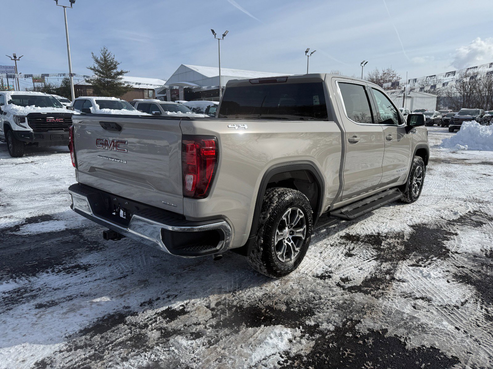 New 2026 GMC Sierra 1500 SLE w/ Max Trailering Package image 5