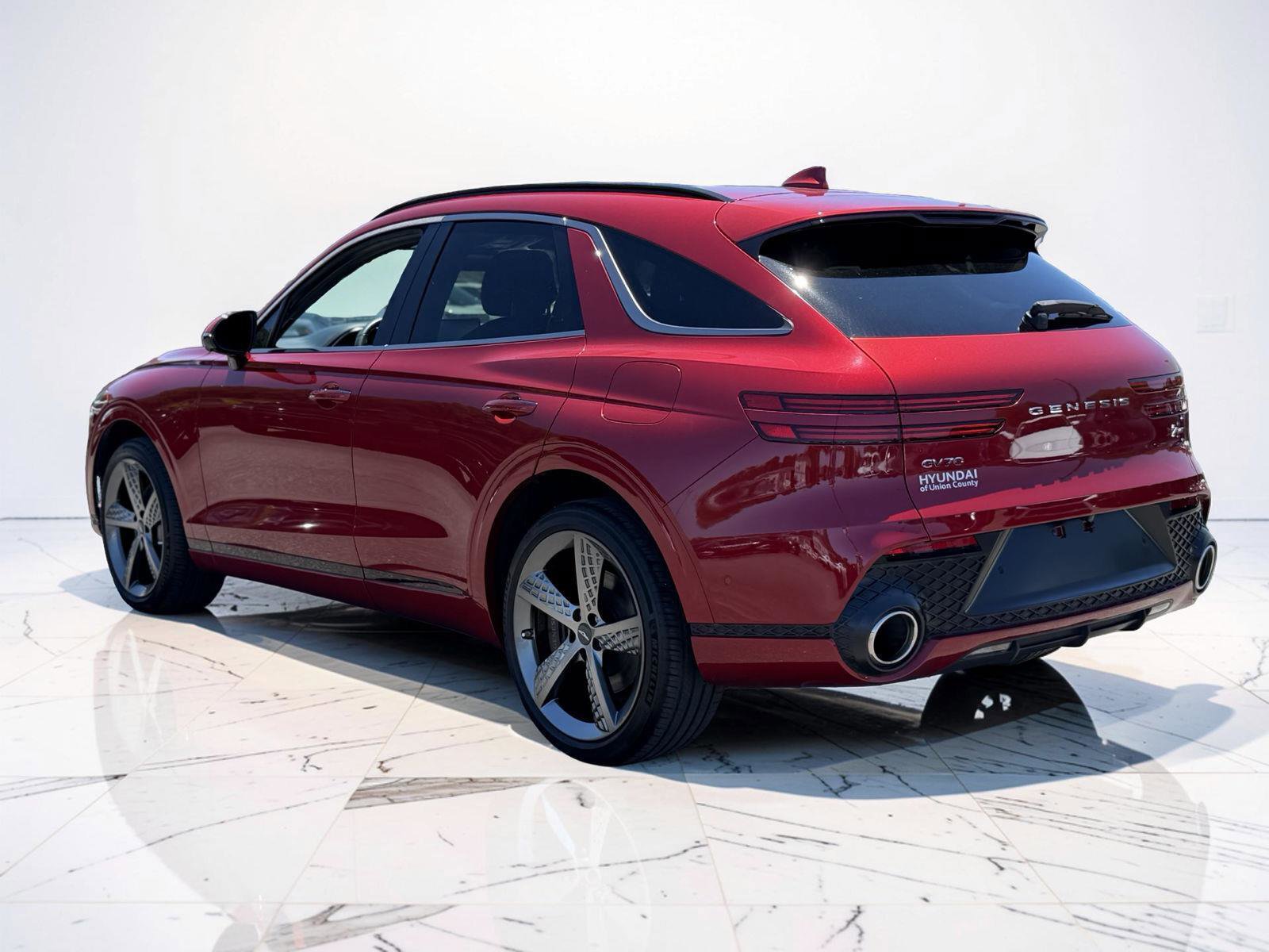 Used 2023 Genesis GV70 2.5T w/ Sport Prestige Package AWD/4WD image 3