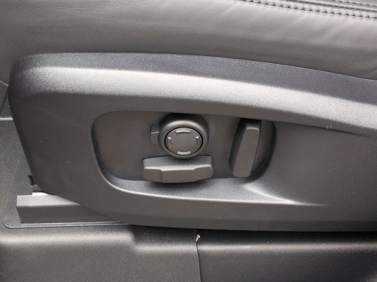 New 2026 Land Rover Defender 110 X-Dynamic SE image 21