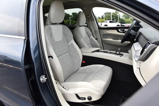 Used 2022 Volvo XC60 B5 Momentum AWD/4WD image 20