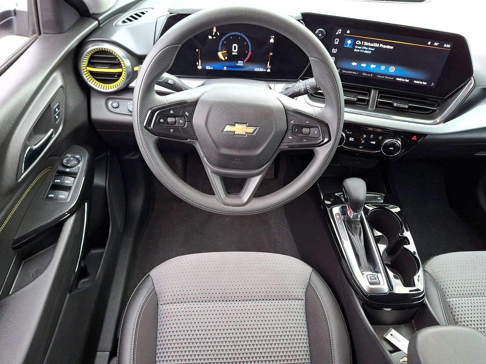 Used 2025 Chevrolet Trax LT FWD image 20