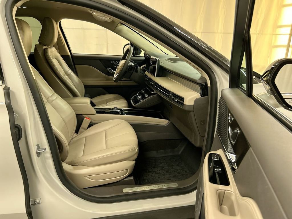 Used 2022 Lincoln Corsair Standard w/ Equipment Group 101A image 23