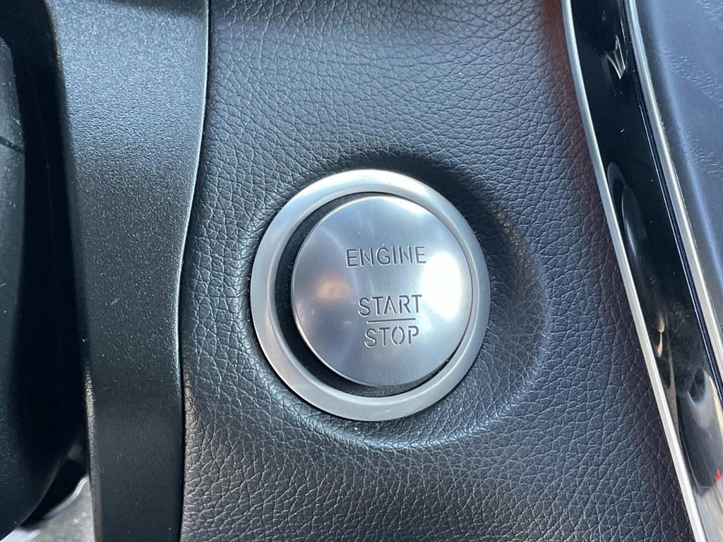 Used 2019 Mercedes-Benz GLC 350e 4MATIC image 16