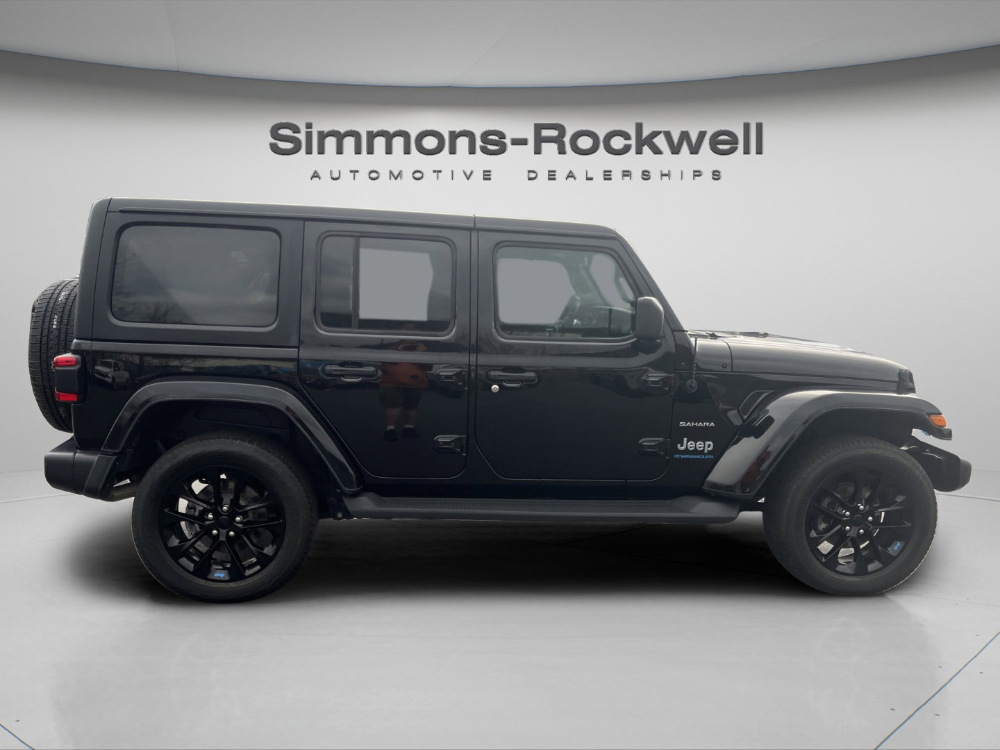 Used 2023 Jeep Wrangler Sahara w/ Cold Weather Group image 8