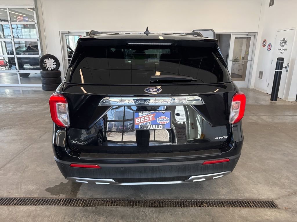 Used 2024 Ford Explorer XLT w/ Equipment Group 202A AWD/4WD image 4
