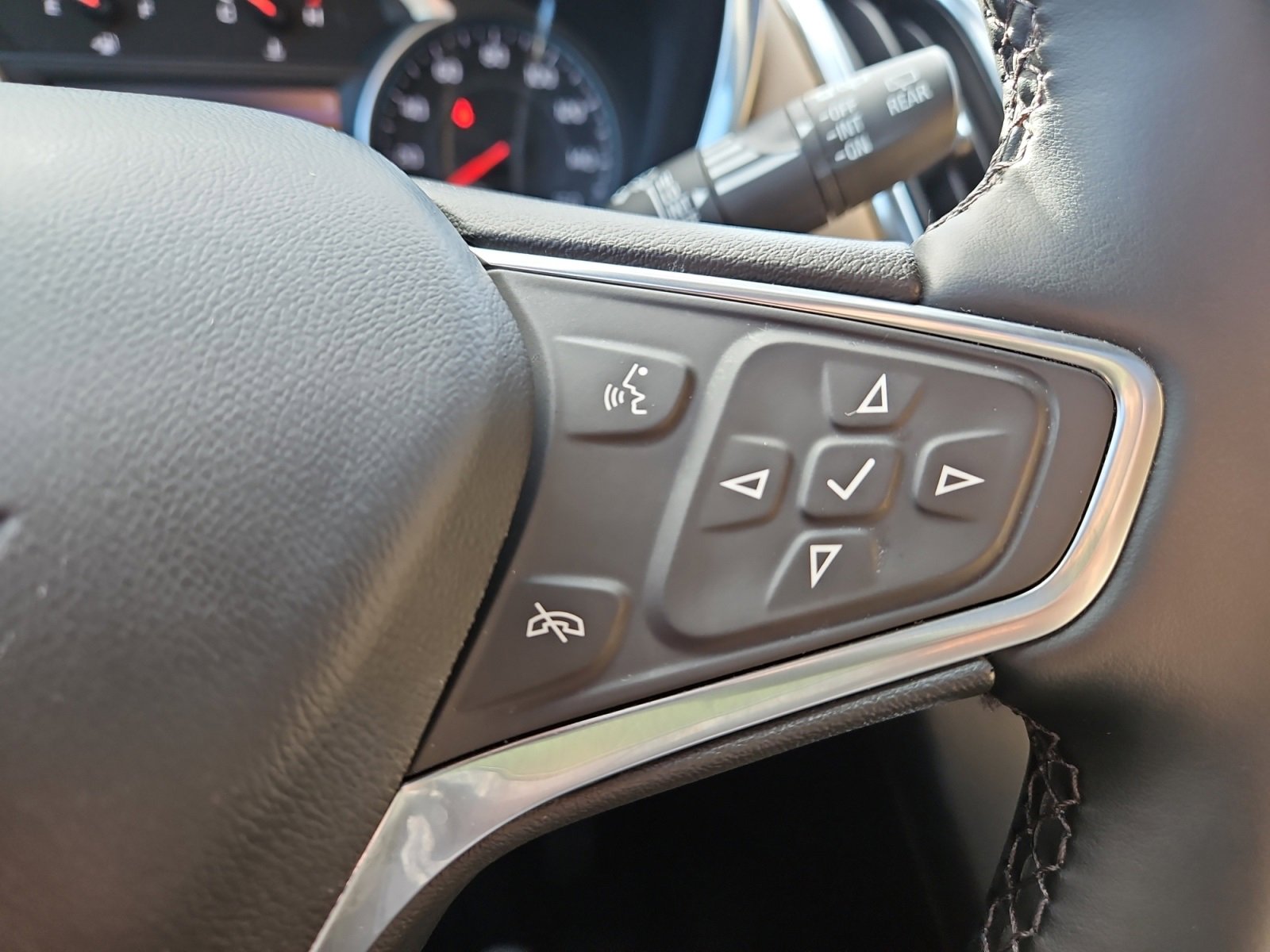 Used 2023 Chevrolet Equinox Premier image 24