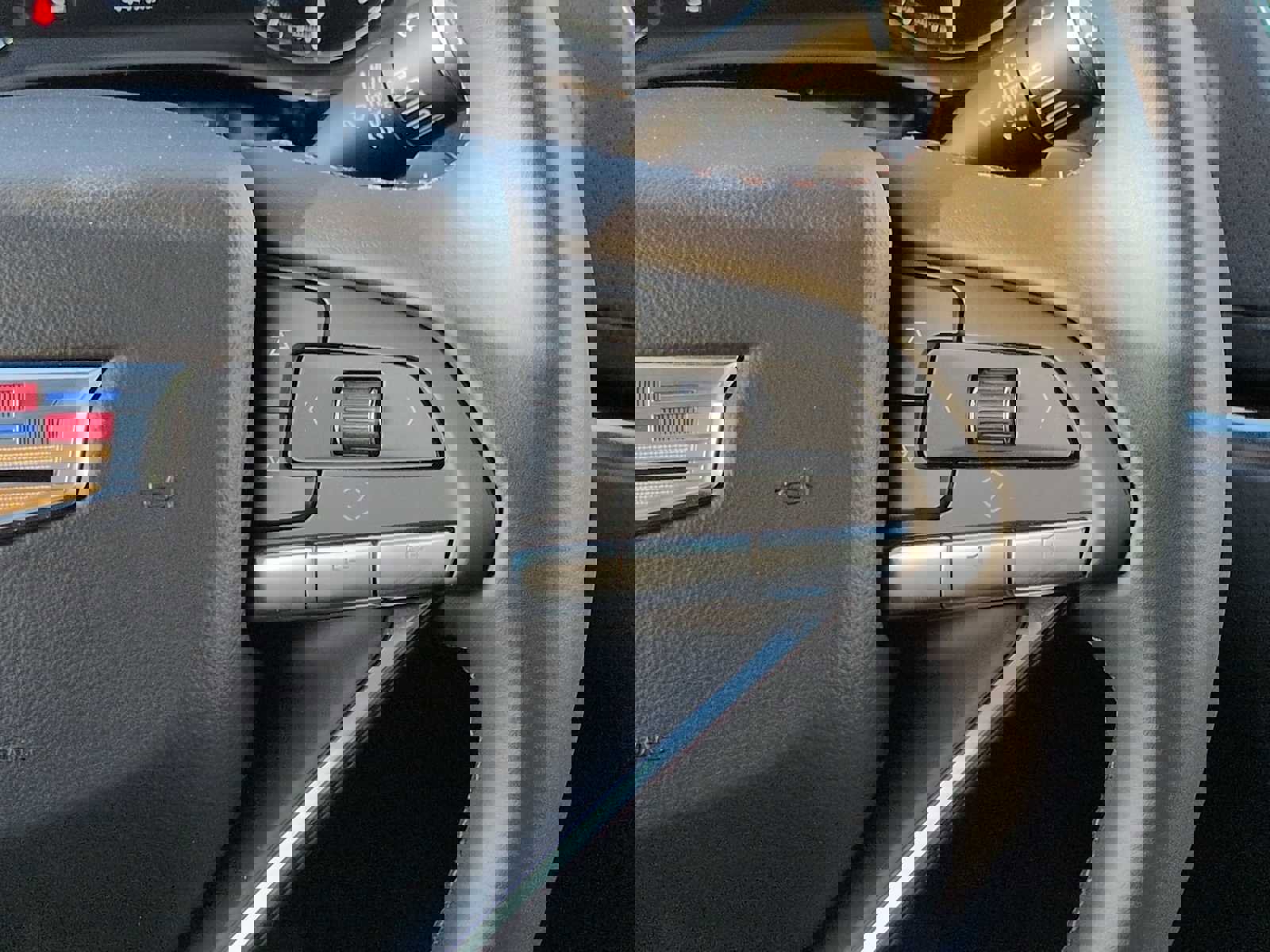 Used 2025 Cadillac XT6 Luxury image 16