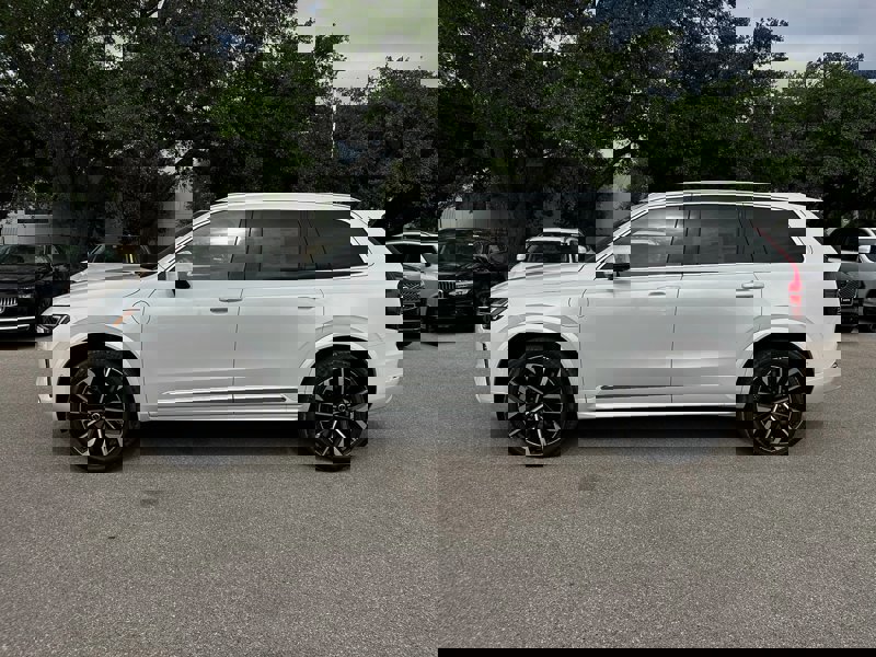 New 2025 Volvo XC90 T8 Plus w/ Protection Package Premier image 3
