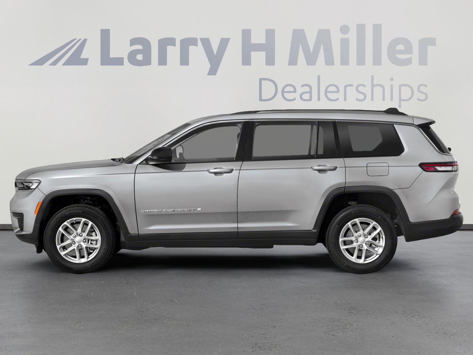Used 2024 Jeep Grand Cherokee L Laredo image 3