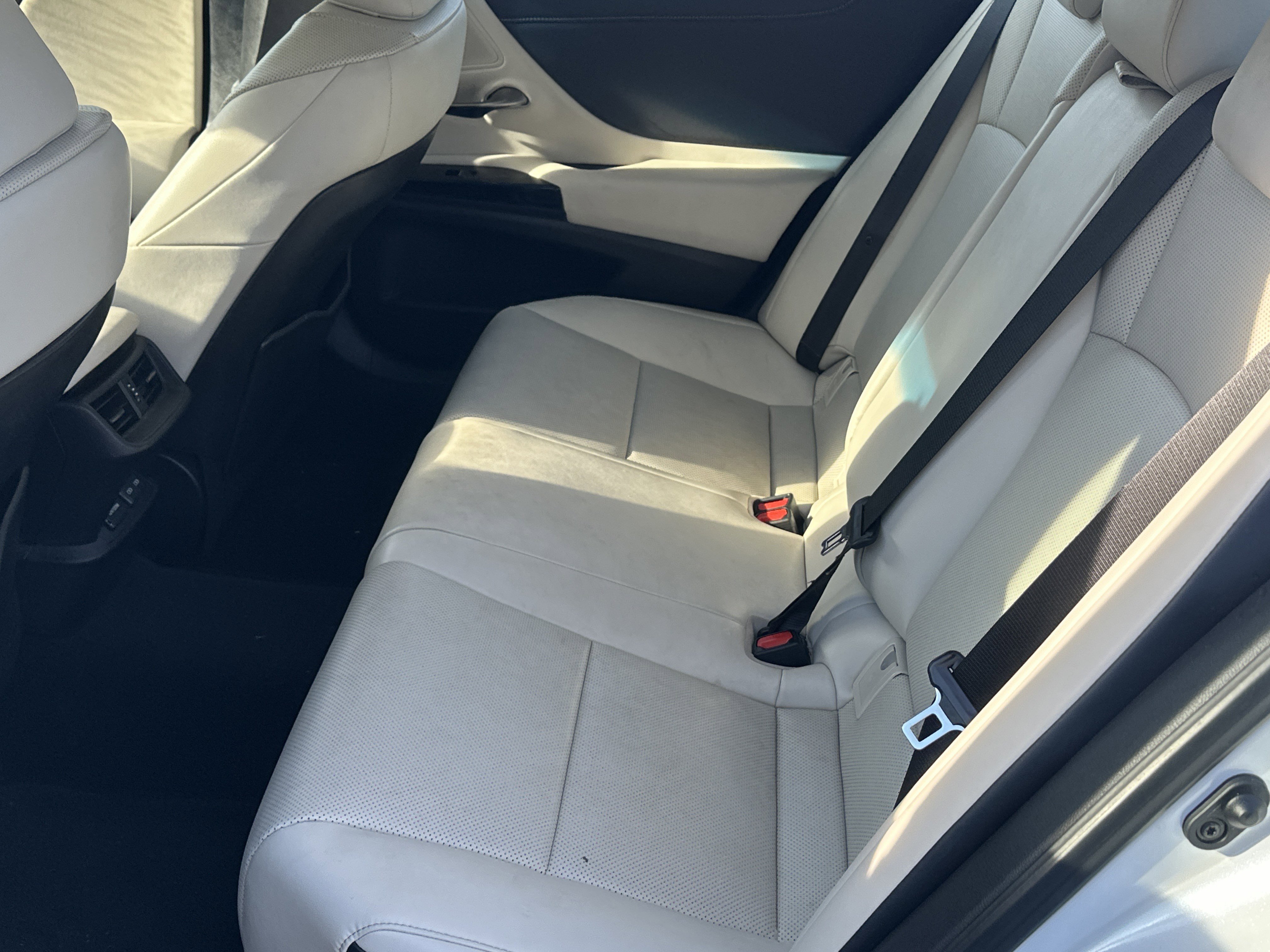 Used 2024 Lexus ES 350 w/ Premium Package image 21