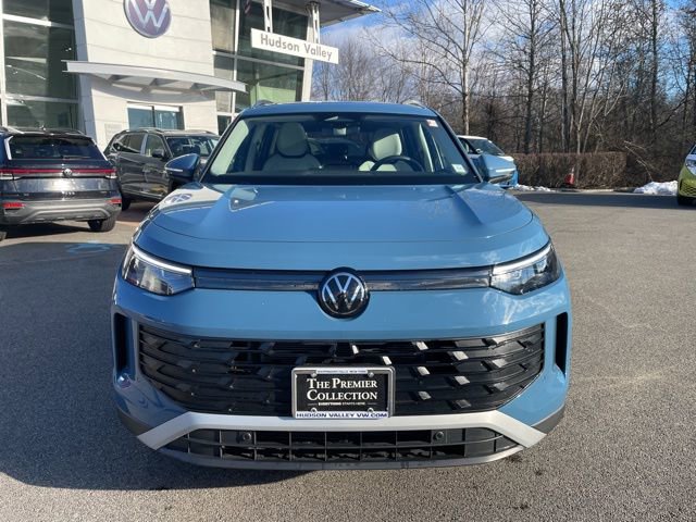 Used 2025 Volkswagen Tiguan SE w/ Panoramic Sunroof Package image 6