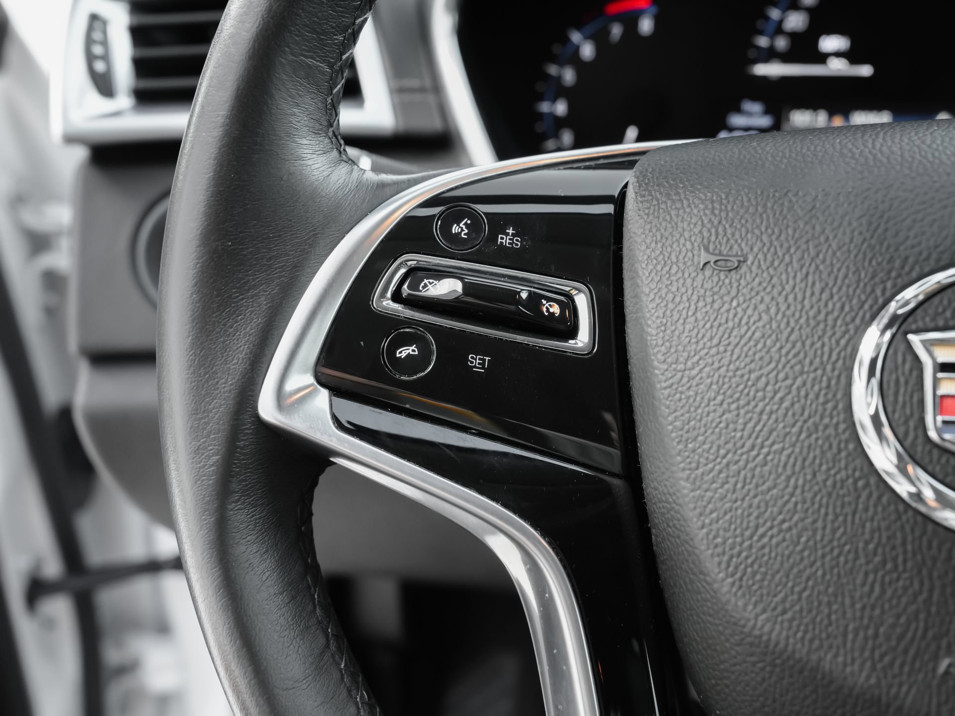 Used 2015 Cadillac SRX FWD image 36