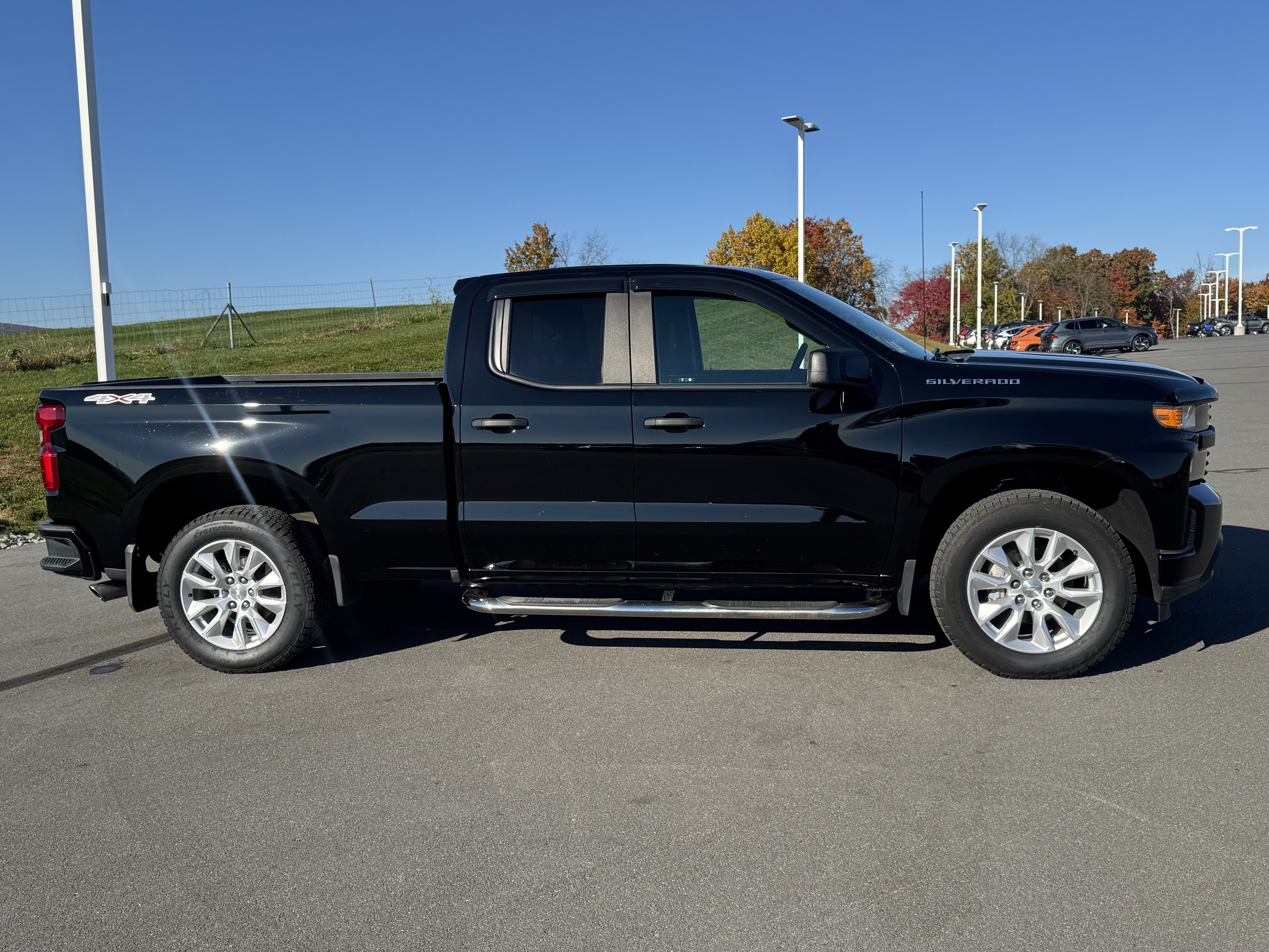 Used 2020 Chevrolet Silverado 1500 Custom w/ Custom Value Package AWD/4WD image 2