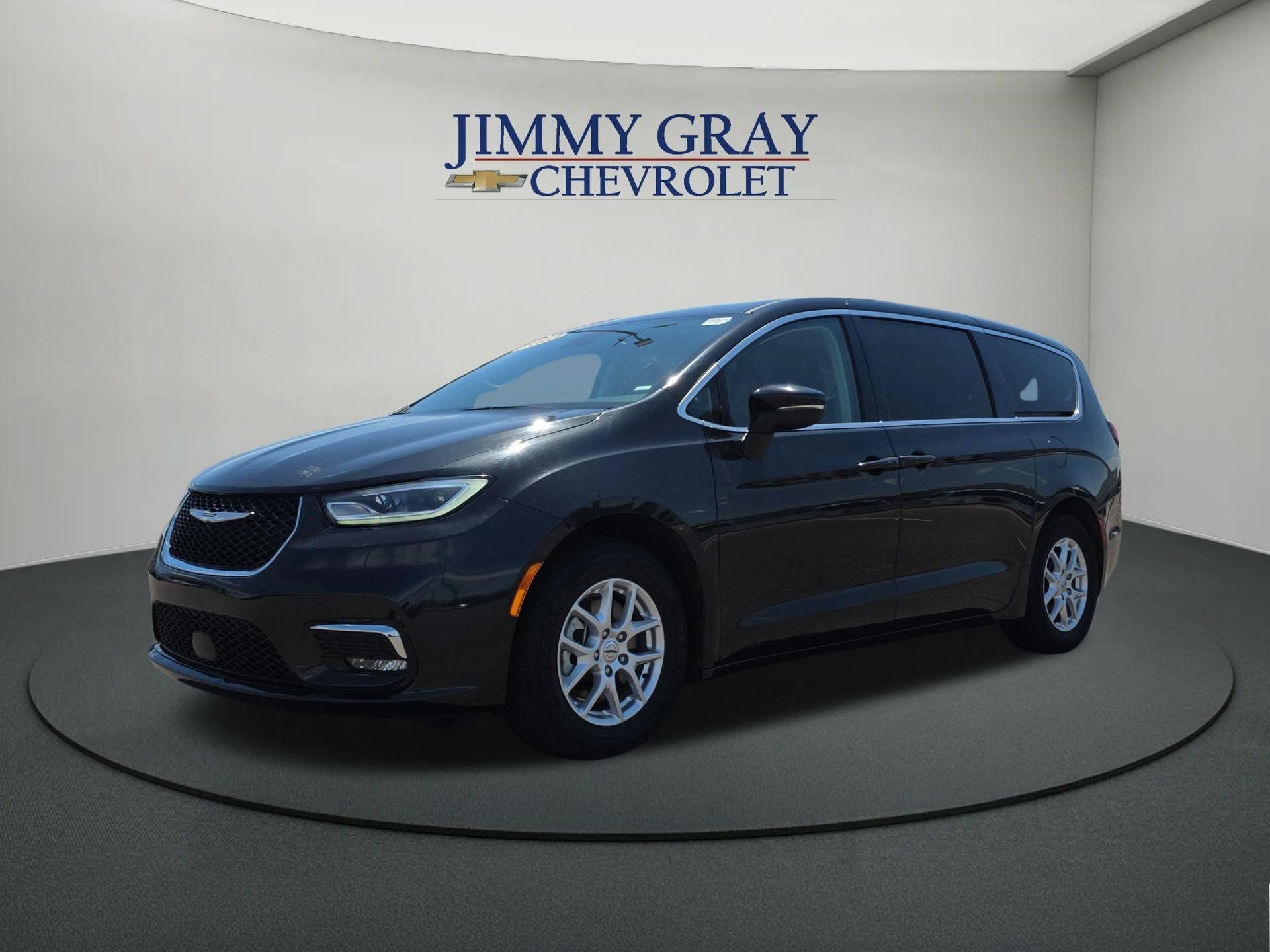 Used 2023 Chrysler Pacifica Touring-L FWD video 1