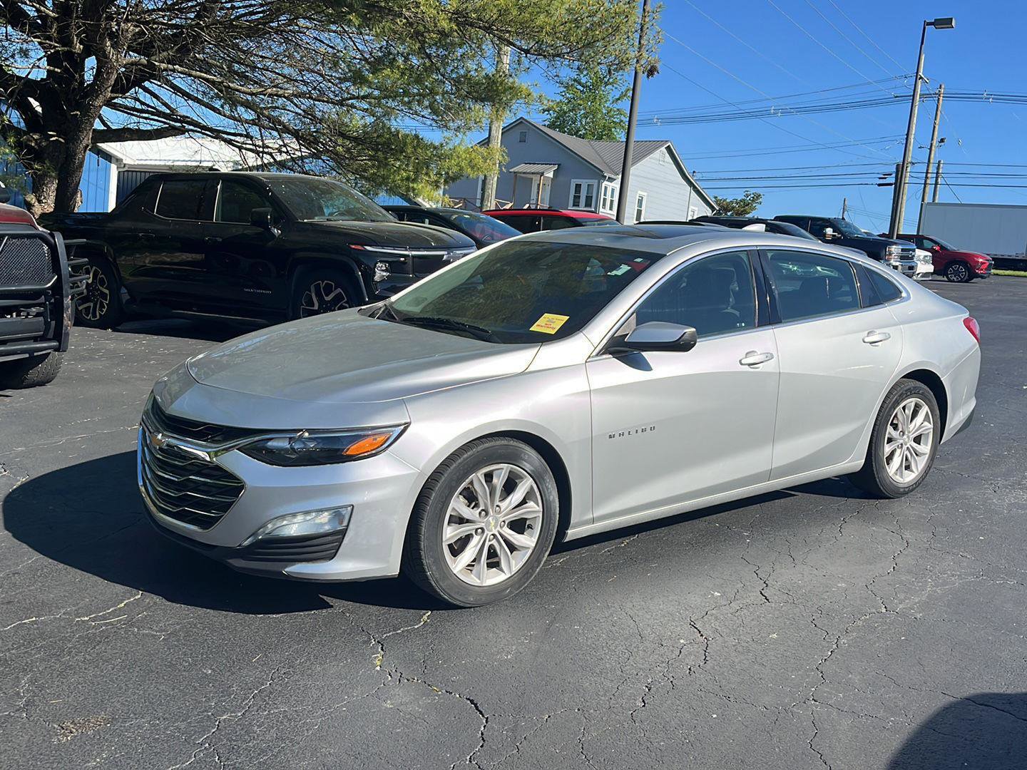 Used 2019 Chevrolet Malibu LT FWD image 2