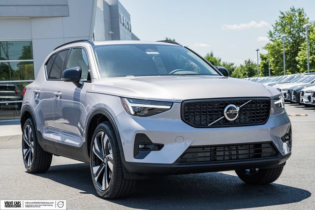 New 2026 Volvo XC40 B5 Plus w/ Climate Package AWD/4WD image 1