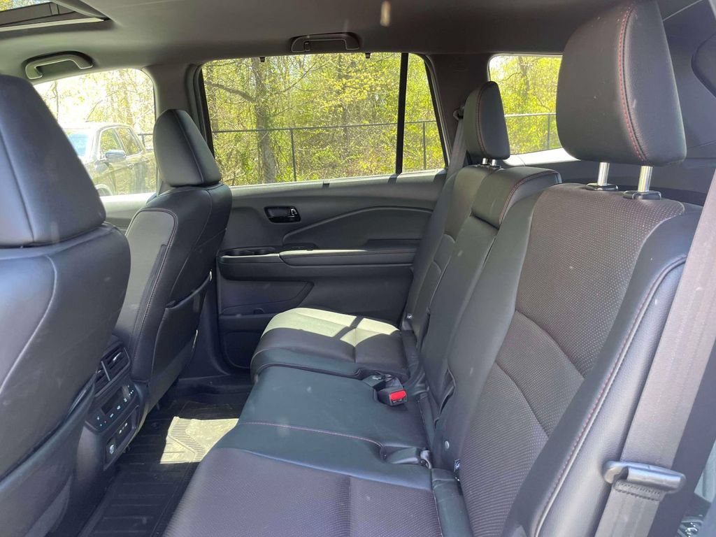 Certified 2025 Honda Passport Black Edition image 10