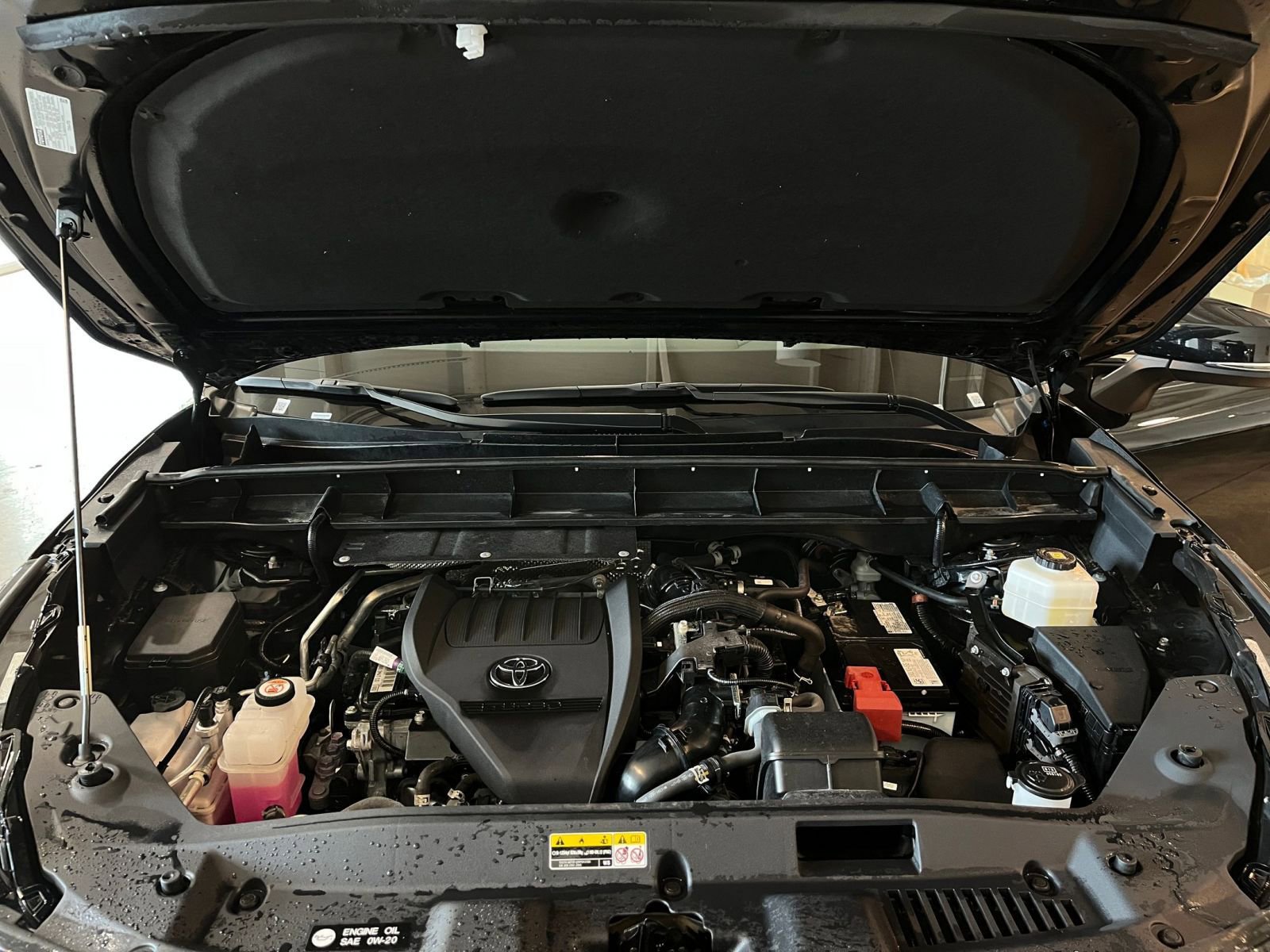 Used 2025 Toyota Highlander LE FWD image 34