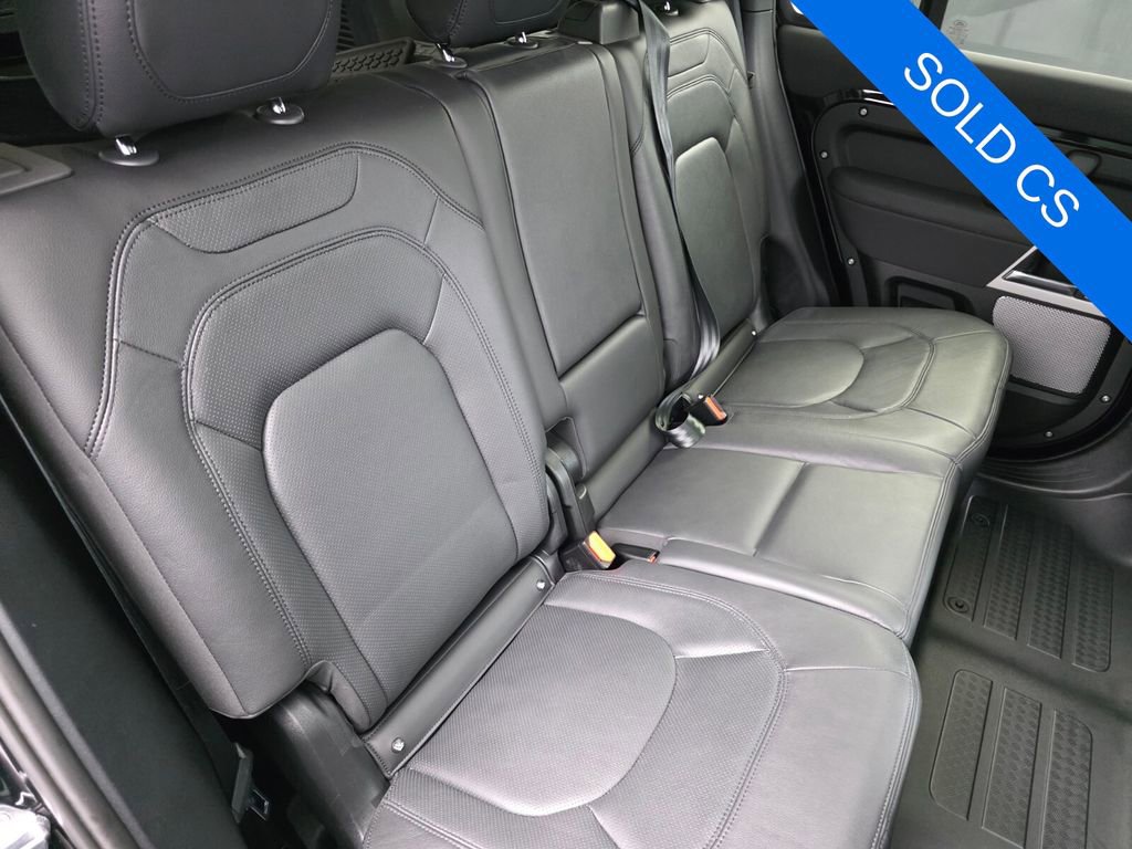 Used 2023 Land Rover Defender 130 SE image 25
