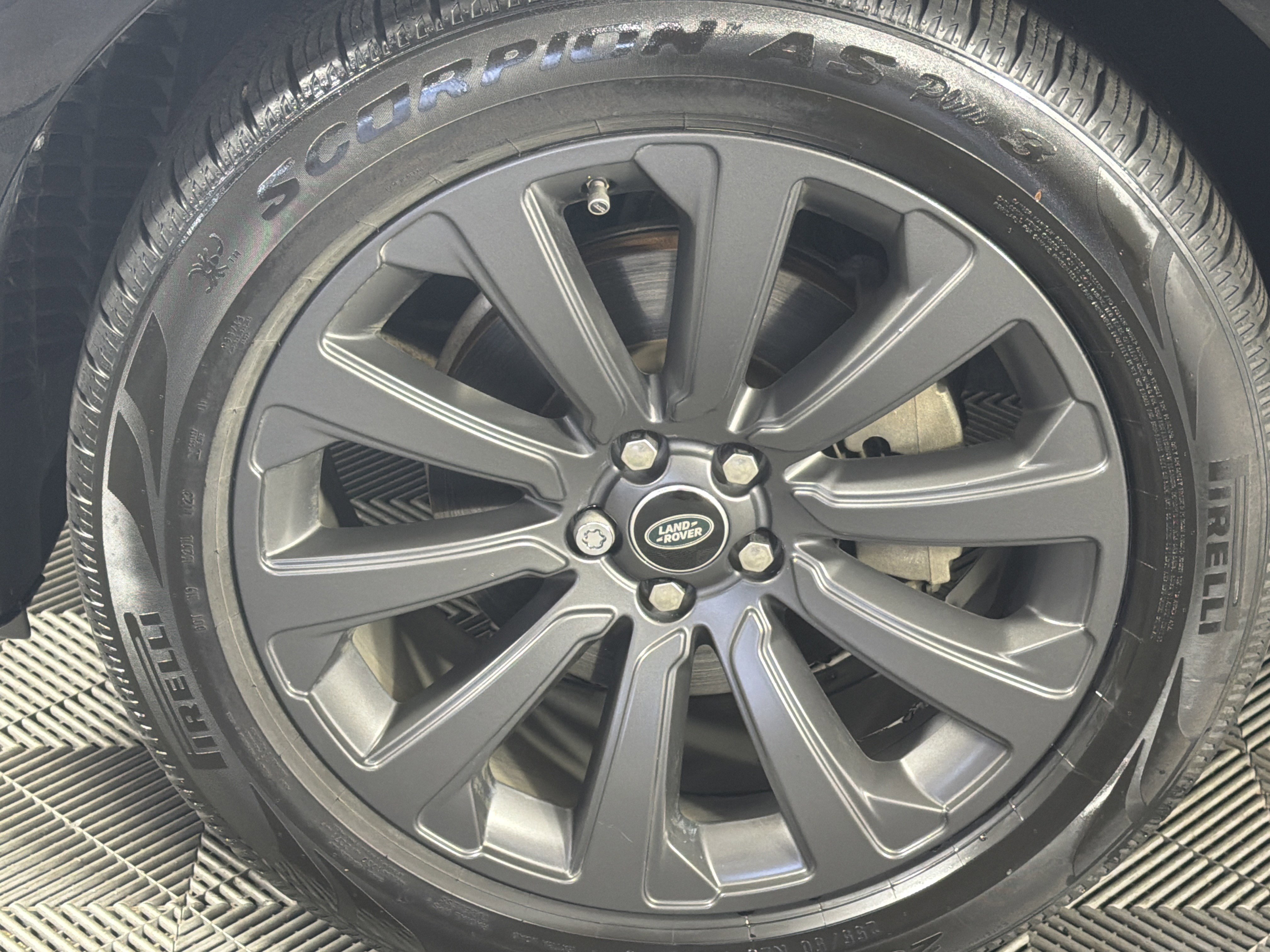 Used 2019 Land Rover Range Rover Velar R-Dynamic SE AWD/4WD image 5
