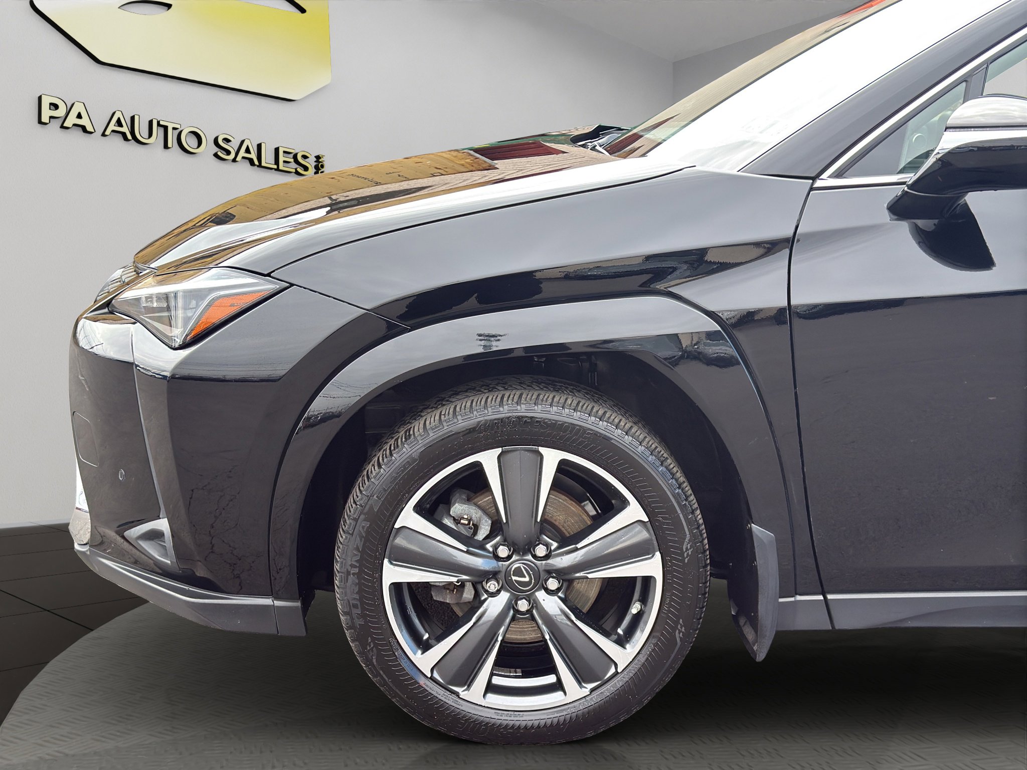 Used 2023 Lexus UX 250h AWD w/ Accessory Package (Z1) image 20