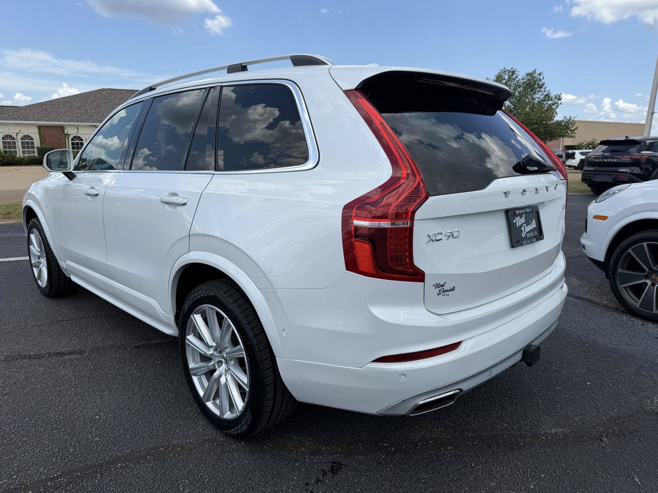 Used 2016 Volvo XC90 T8 Momentum w/ Vision Package AWD/4WD image 4