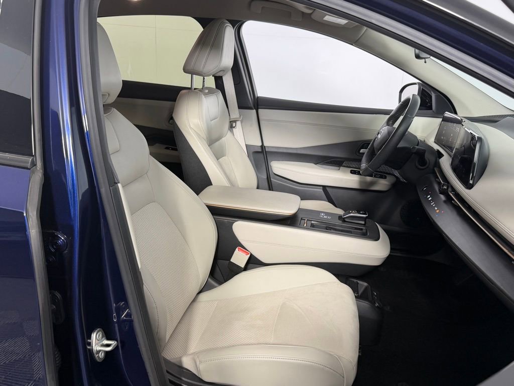 Used 2023 Nissan Ariya AWD image 31