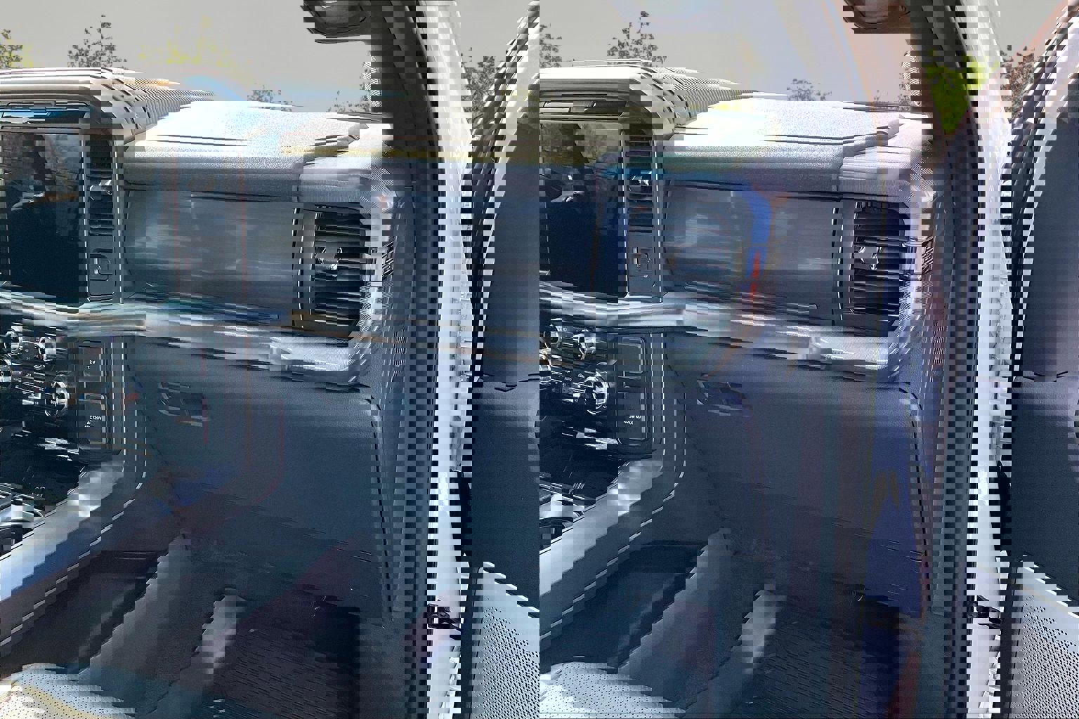 Used 2025 Ford F150 Lariat w/ Equipment Group 502A High image 17