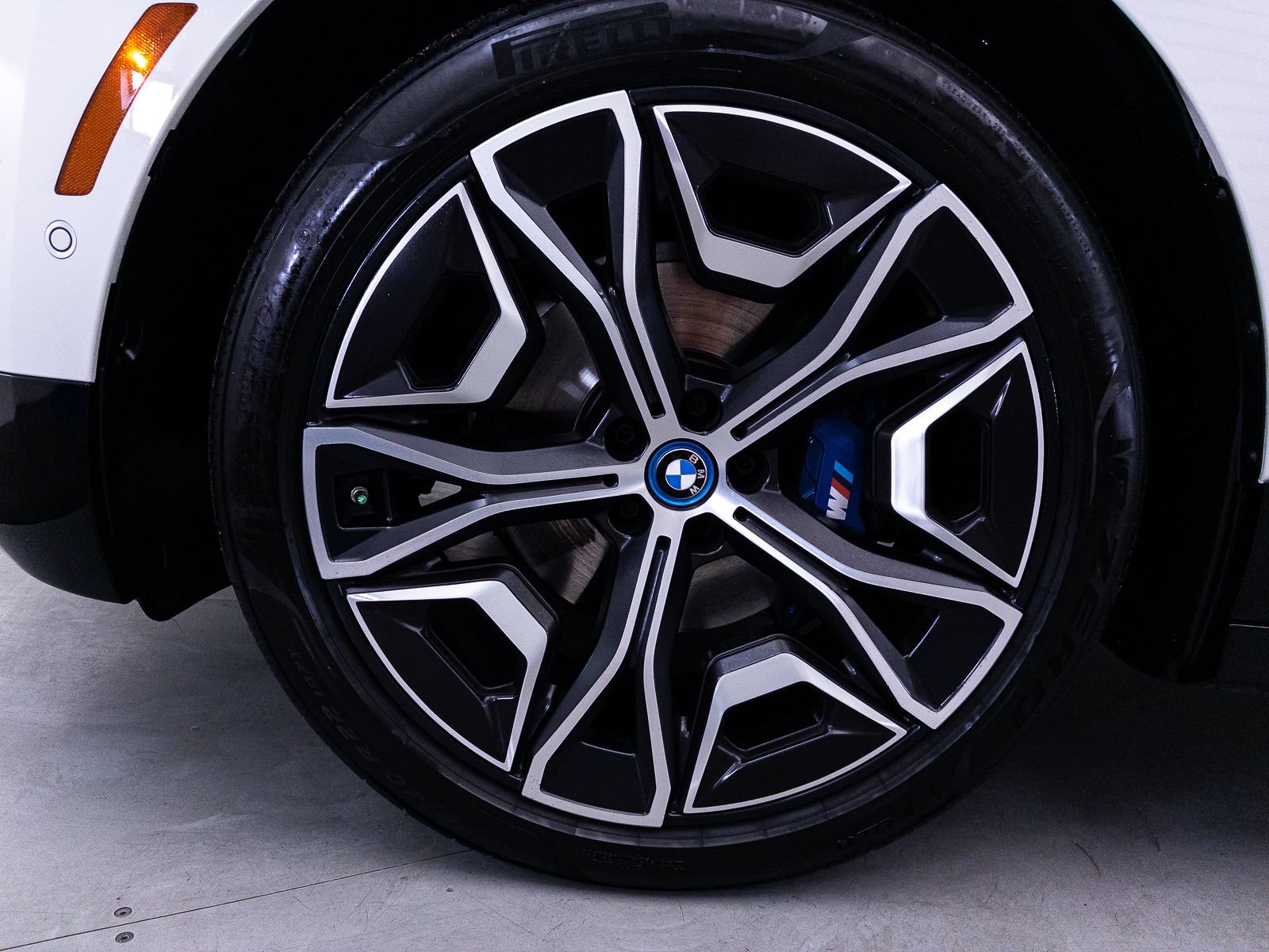 Used 2023 BMW iX M60 w/ Executive Package AWD/4WD image 16