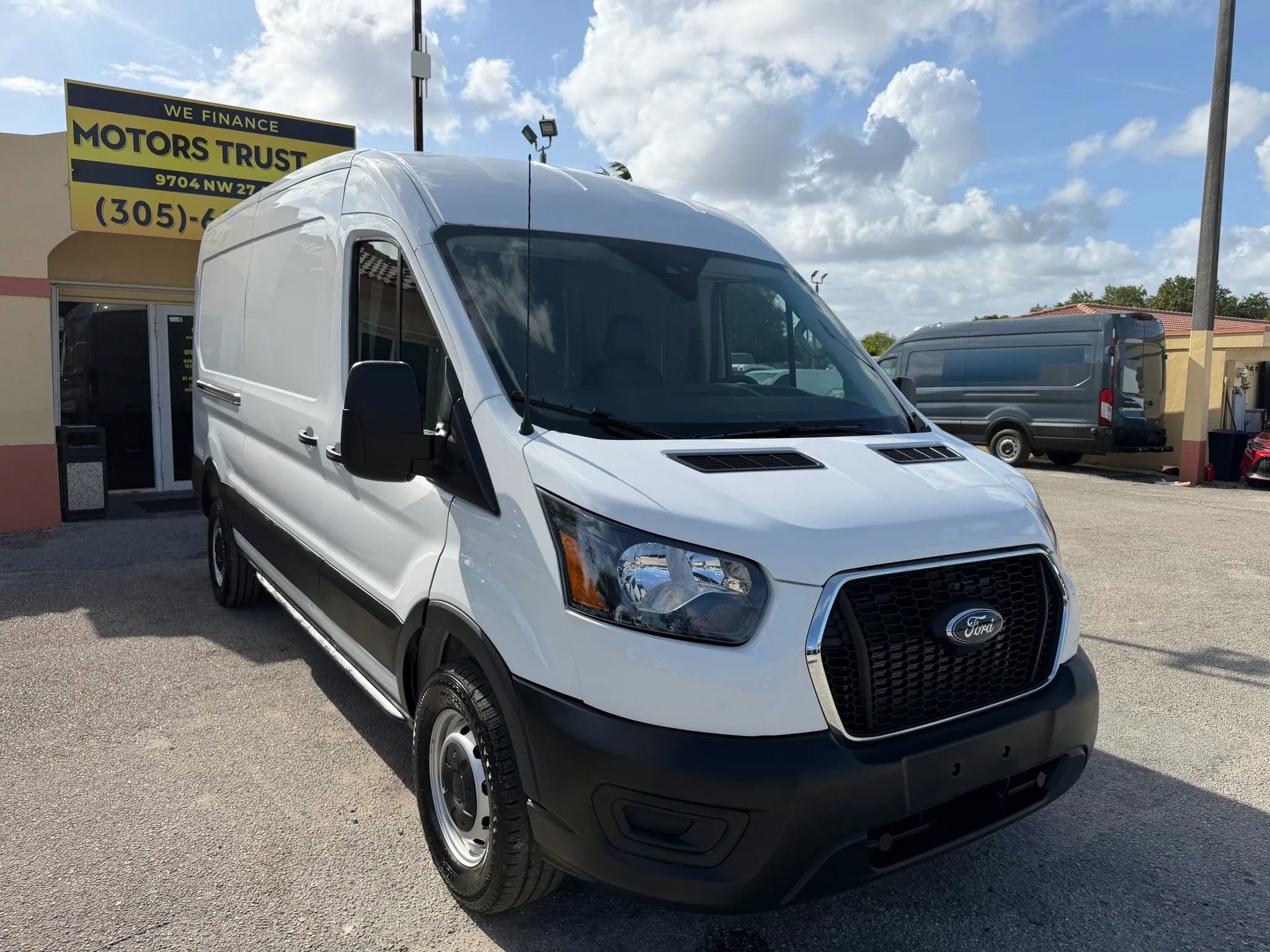 Used 2025 Ford Transit 250 148 Medium Roof image 10