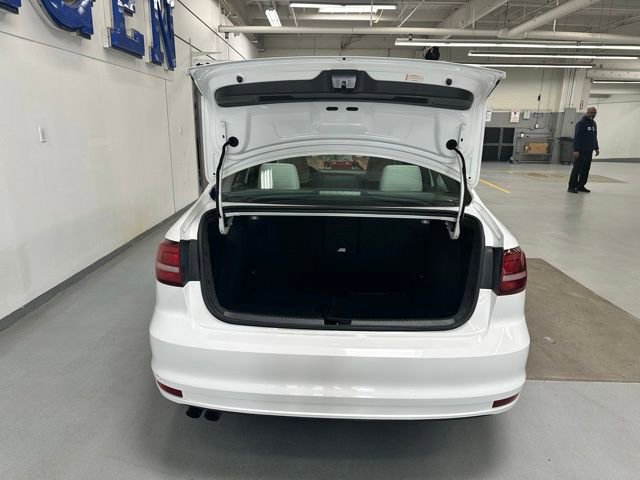 Used 2016 Volkswagen Jetta Sport w/ Lighting Package FWD image 12
