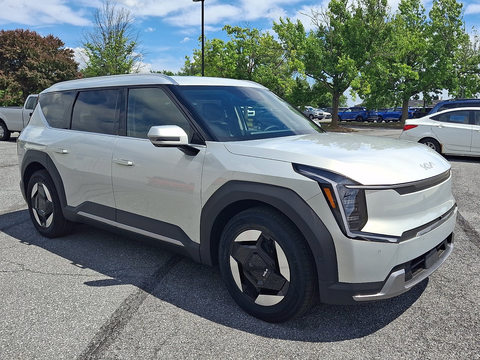 New 2026 Kia EV9 Wind AWD/4WD image 2