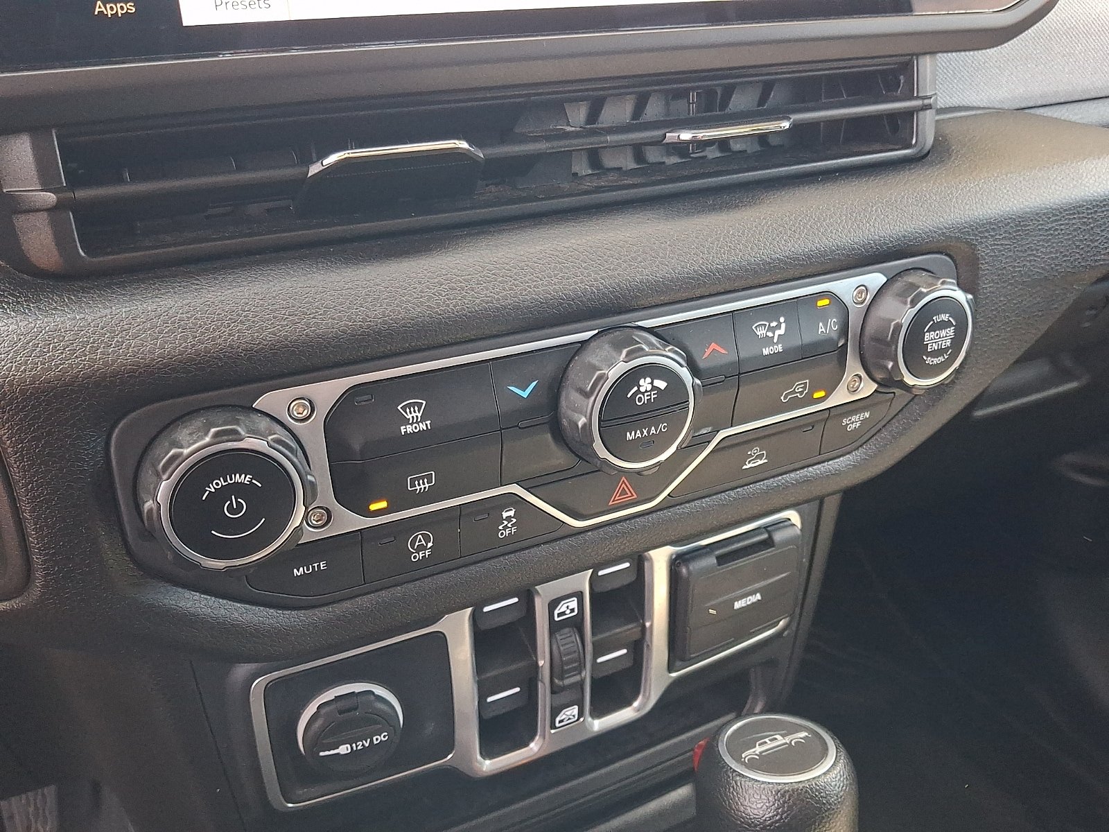Certified 2024 Jeep Gladiator Sport AWD/4WD image 15