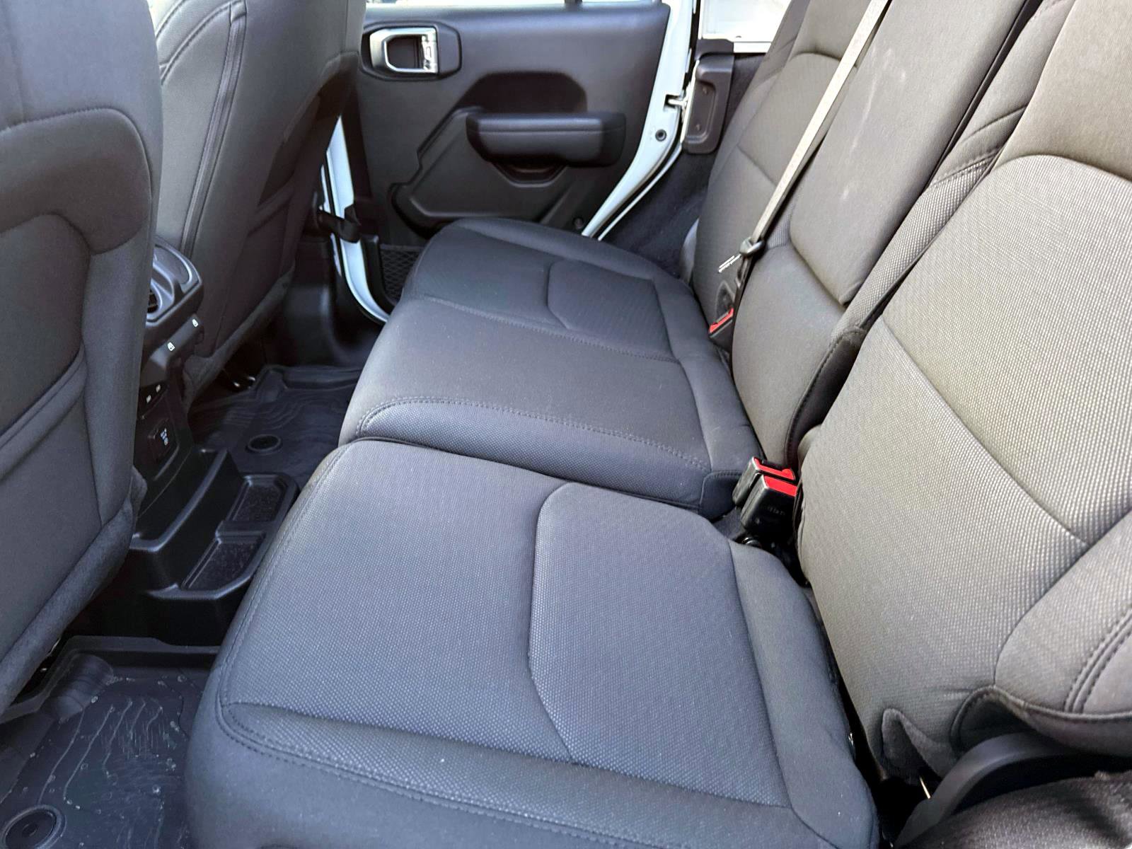 Used 2023 Jeep Wrangler Unlimited w/ Sun & Screen Package image 8