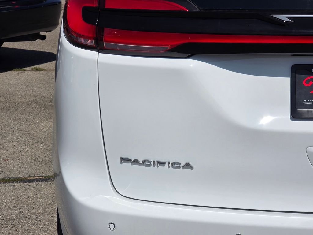 New 2027 Chrysler Pacifica Select w/ Family Tech Group FWD image 6