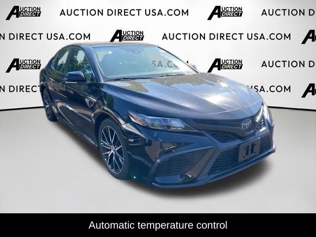 Used 2022 Toyota Camry SE FWD video 3