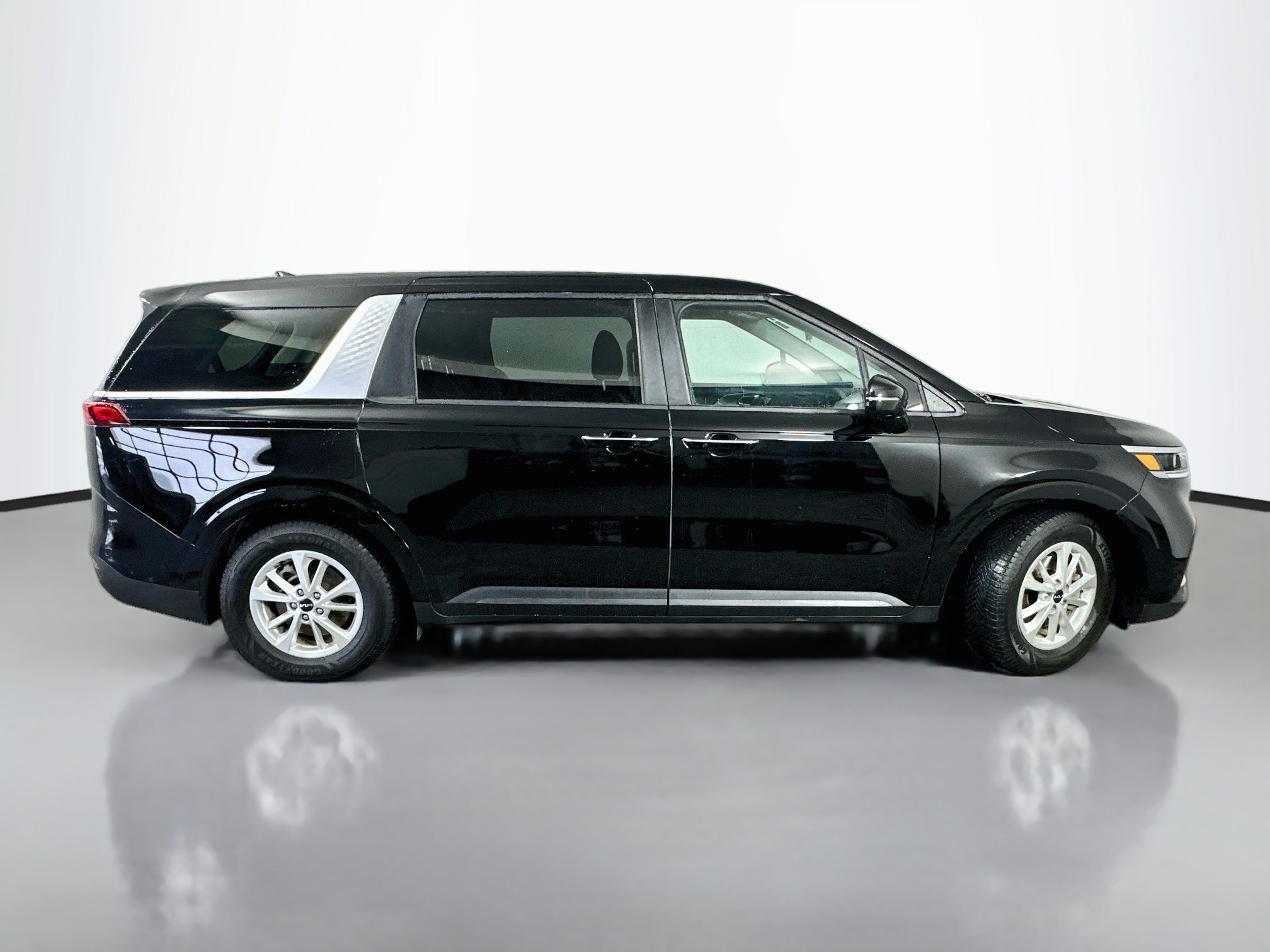 Certified 2024 Kia Carnival LX FWD image 8