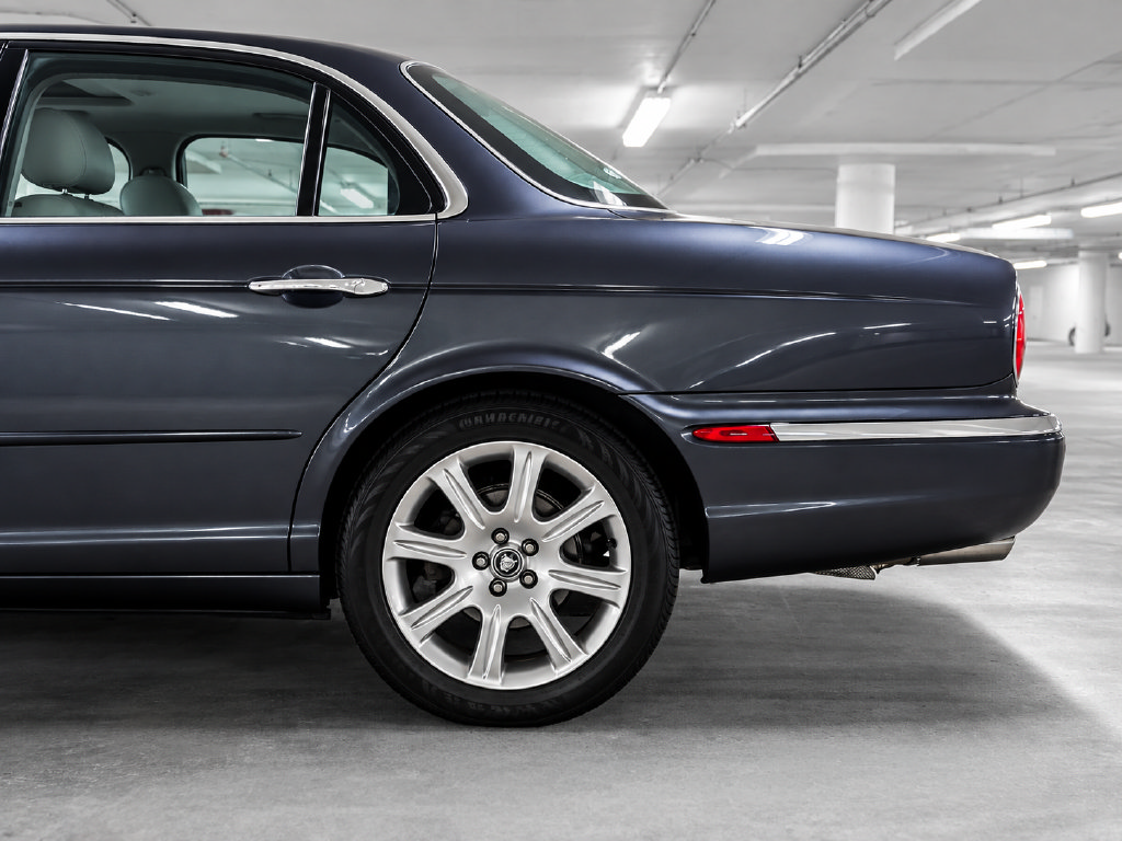 Used 2004 Jaguar XJ8 RWD image 16