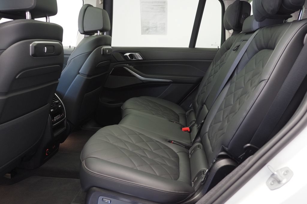 Used 2026 BMW X7 xDrive40i w/ Premium Package AWD/4WD image 19