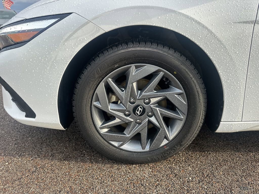 Used 2024 Hyundai Elantra SEL image 12