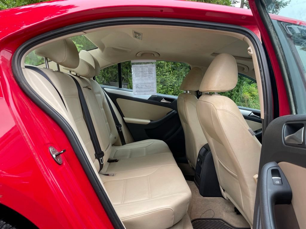 Used 2013 Volkswagen Jetta SE FWD image 19