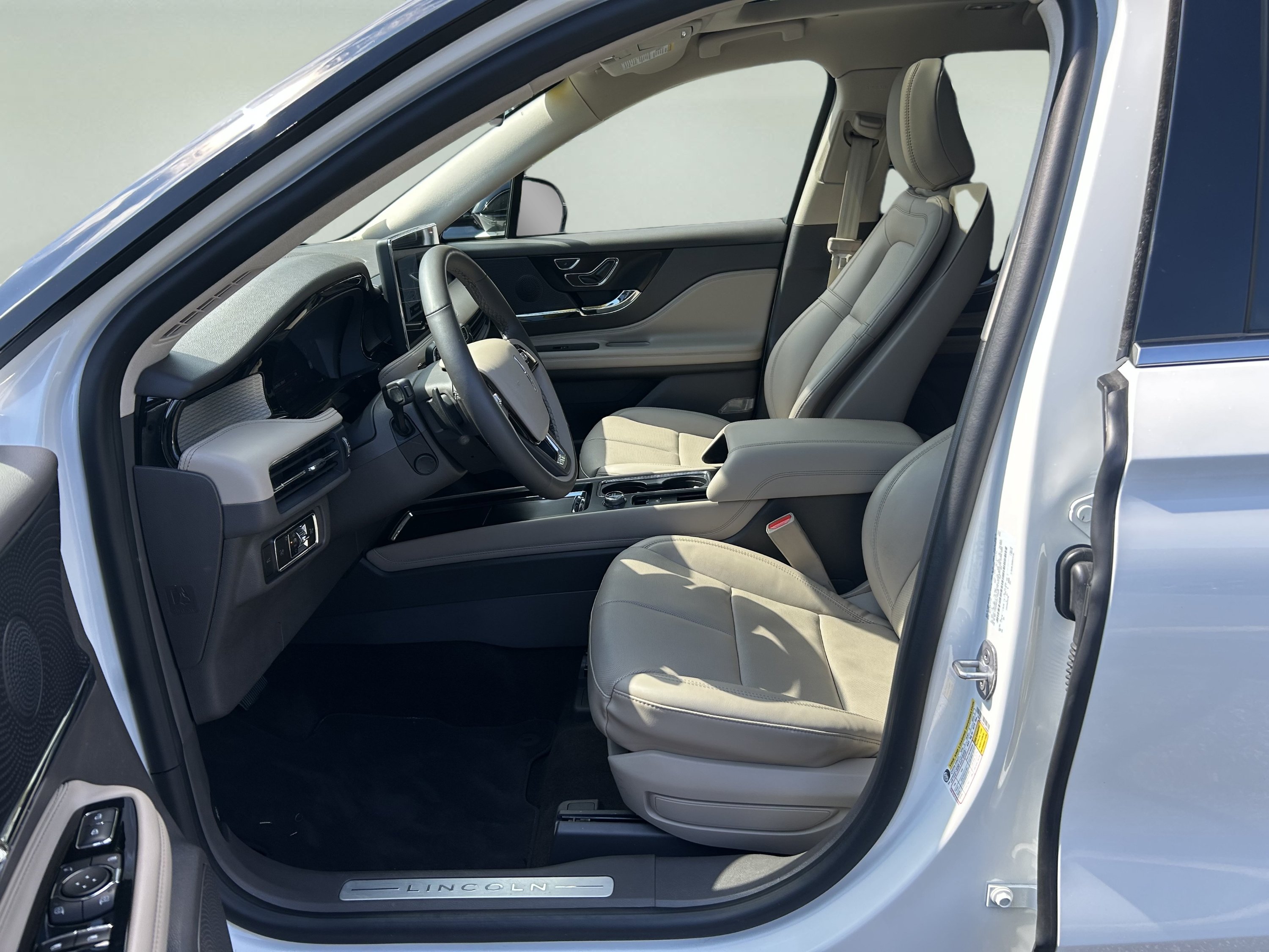 Certified 2023 Lincoln Corsair AWD w/ Equipment Group 101A image 9