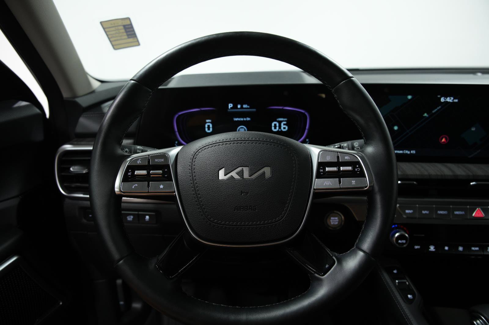 Used 2023 Kia Telluride EX w/ EX Captain's Chair Package image 33