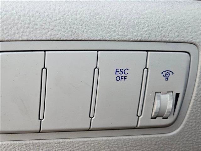 Used 2012 Hyundai Genesis 3.8 RWD image 8