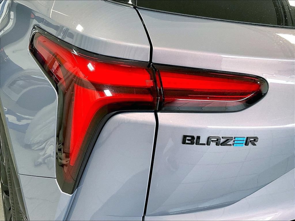 Used 2025 Chevrolet Blazer EV RS AWD/4WD image 33
