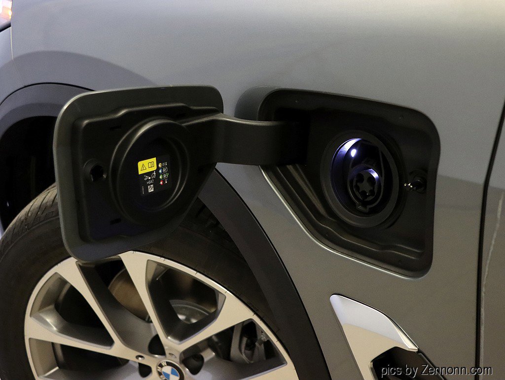 Used 2026 BMW X5 xDrive50e w/ Climate Comfort Package image 28