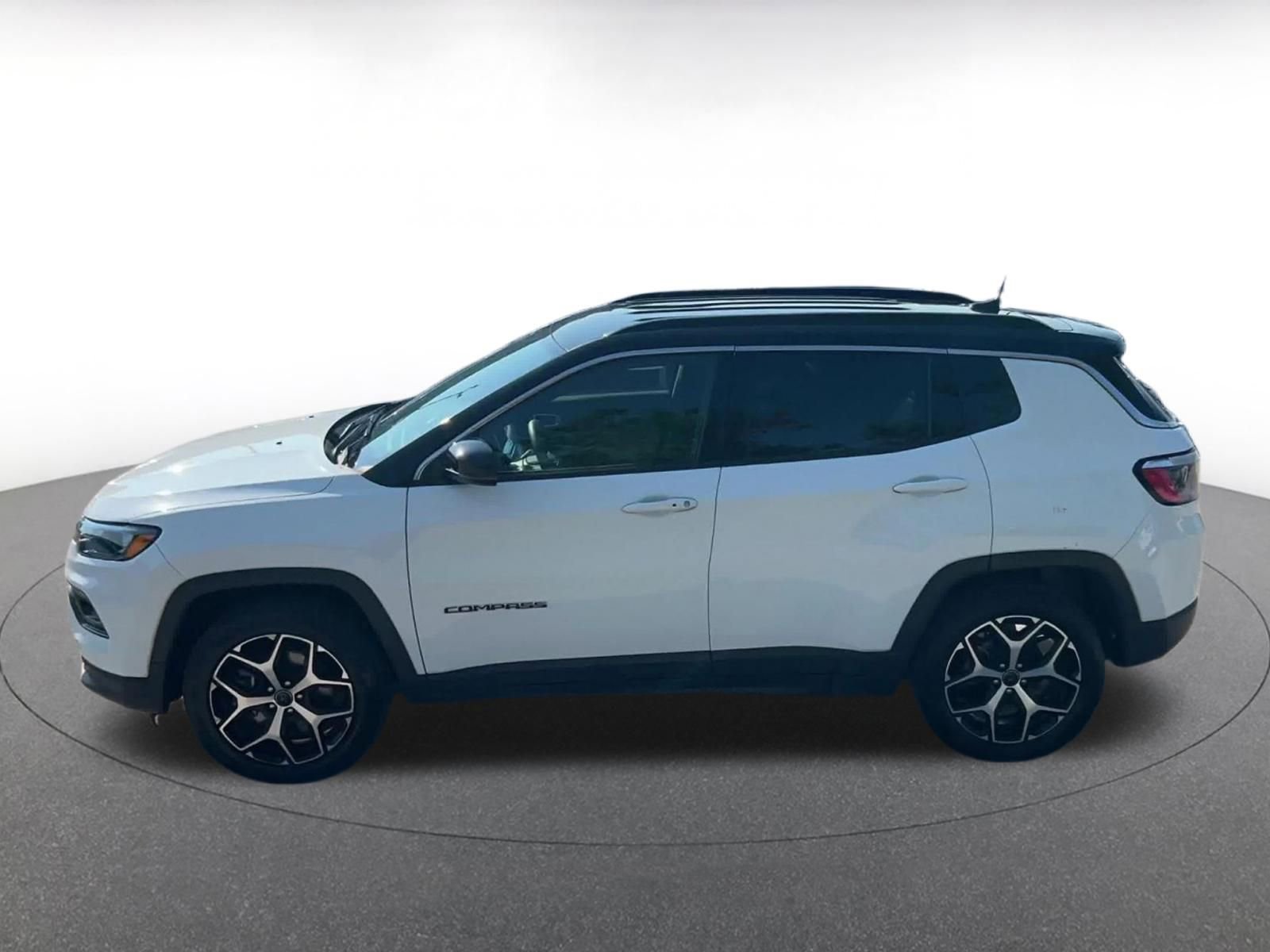 Used 2025 Jeep Compass Limited AWD/4WD image 9