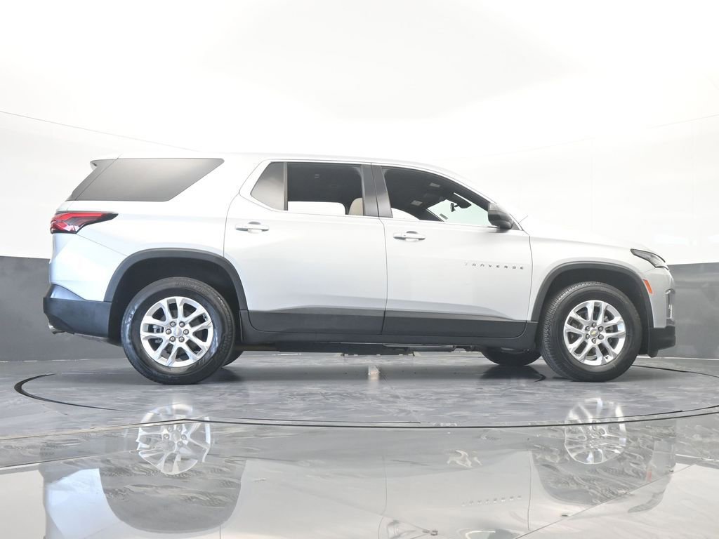 Used 2022 Chevrolet Traverse LS image 57